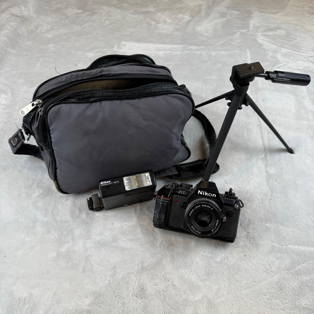 Nikon N2000 35mm Film SLR Camera w/ Nikon Lens Series E 50mm 1:1.8 & Flash